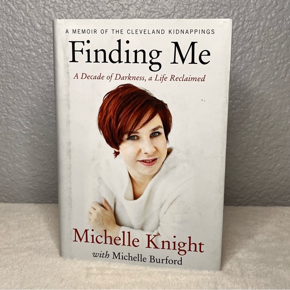 Finding Me : A Decade of Darkness, a Life Reclaimed: a Memoir - Picture 1 of 10